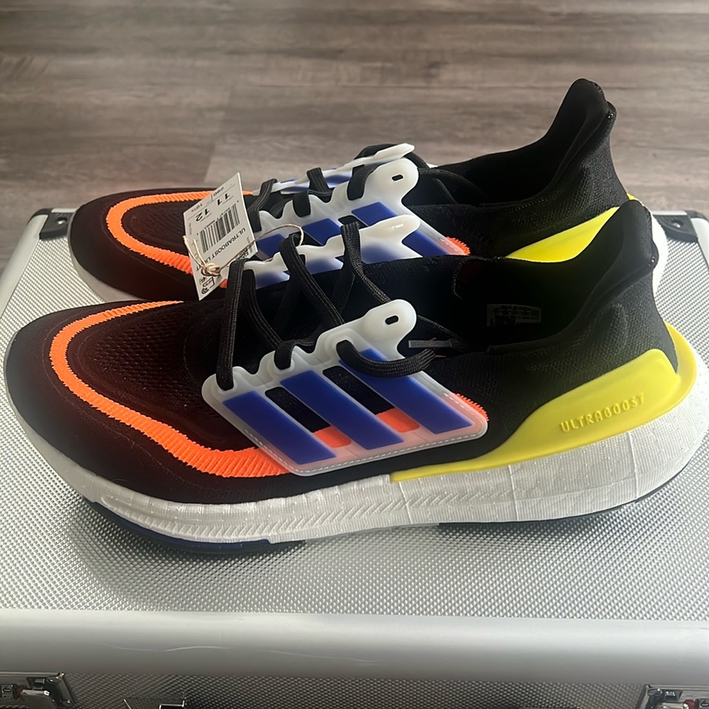 Men’s Adidas UltraBOOST Light size 11